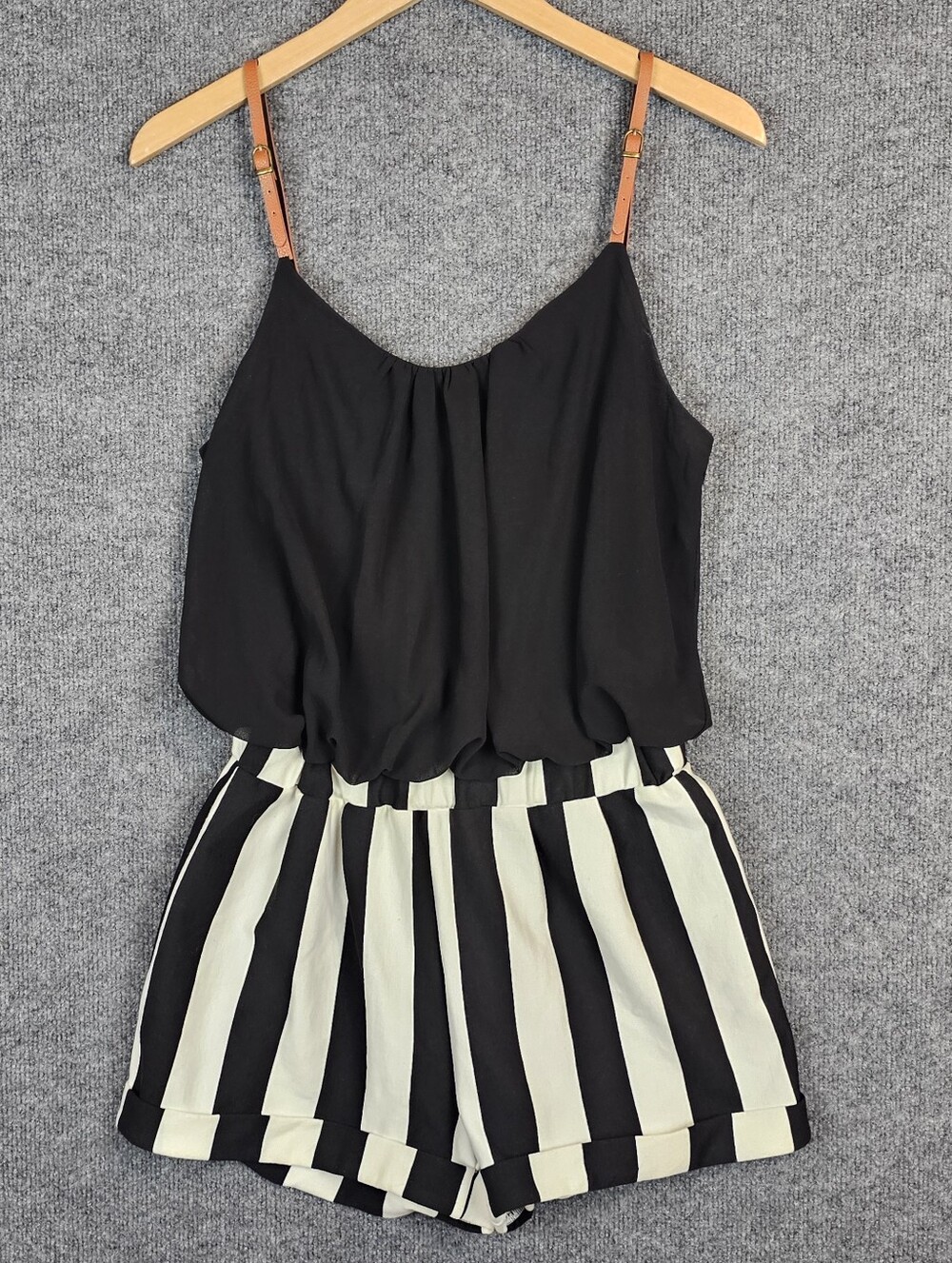 VINTAGE PAPAYA Striped Cuffed Shorts w/ Faux-Leather Straps (Size M)